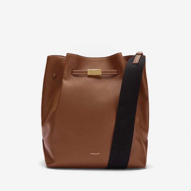 Demellier | The New York Large Bucket | Tan Small Grain Ecru Stitching | Canada Outlet